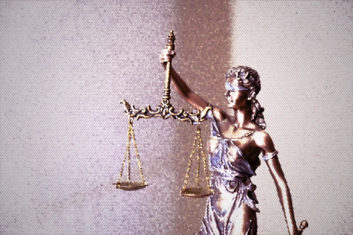 Decentralized Arbitration
